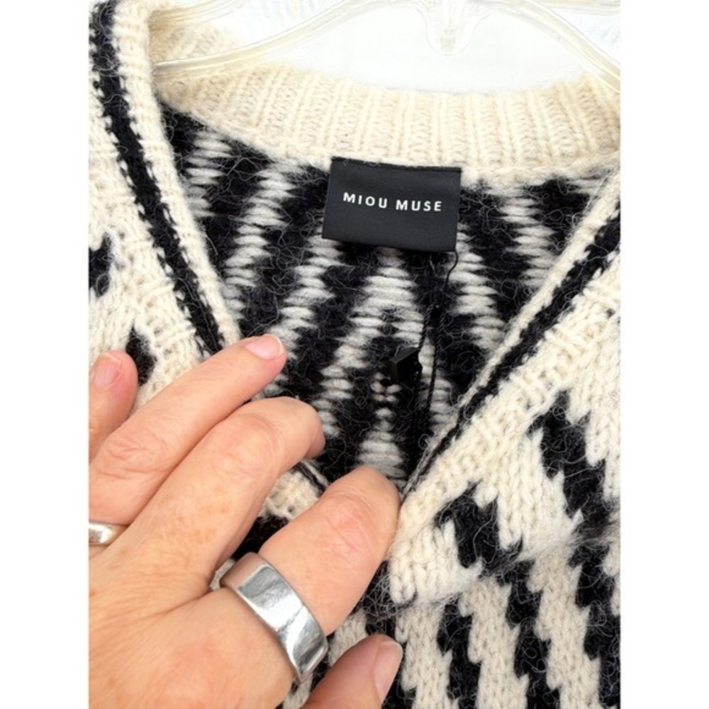 Miou Muse Black Ivory Geometric Chevron Checkerboard Cropped Knit Sweater M - Picture 3 of 8